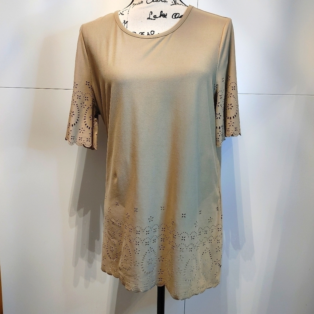 Boho Eyelet Tunic Top Medium Tan Scalloped Hem Soft Stretch Short Sleeve - Picture 2 of 9